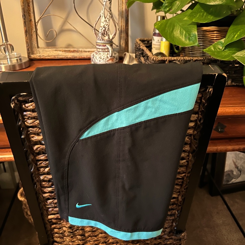 Nike FITDRY athletic capris